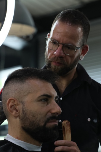 Coupe + Rasage Visage – Shampooing & Coupe-chou – 75 min | 94 CHF