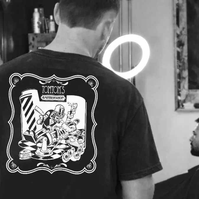 tshirt-tomtom-barbershop-2025-dos 1.webp